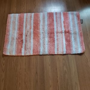Tommy Bahama bath mat